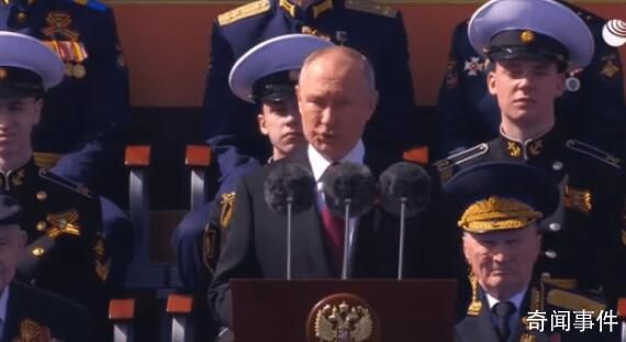 閱兵現場普京帶領士兵喊