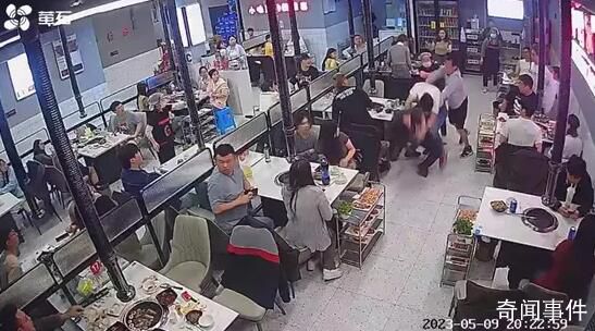 3女生烤肉店內疑遭多人騷擾 工作人員毫不猶豫地挺身而出