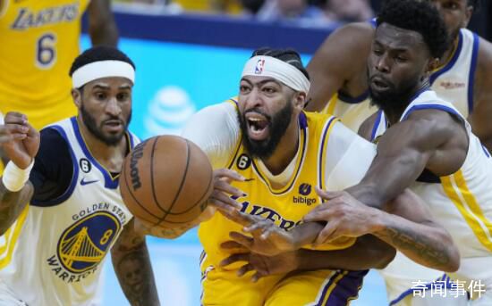 濃眉被打 被盧尼打到頭部傷退本場(chǎng)沒(méi)有回歸