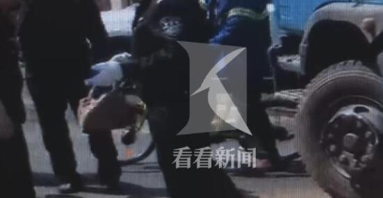 運(yùn)渣車將老人卷入車底碾壓致死 事故還在調(diào)查處理中