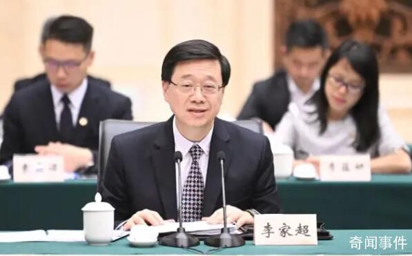 李家超率團(tuán)訪(fǎng)問(wèn)重慶 與副市長(zhǎng)吃火鍋