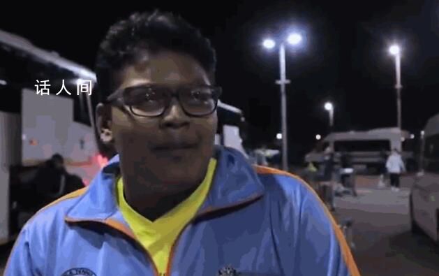 南非球迷看到馬龍欣喜若狂 并且獲得龍隊簽名