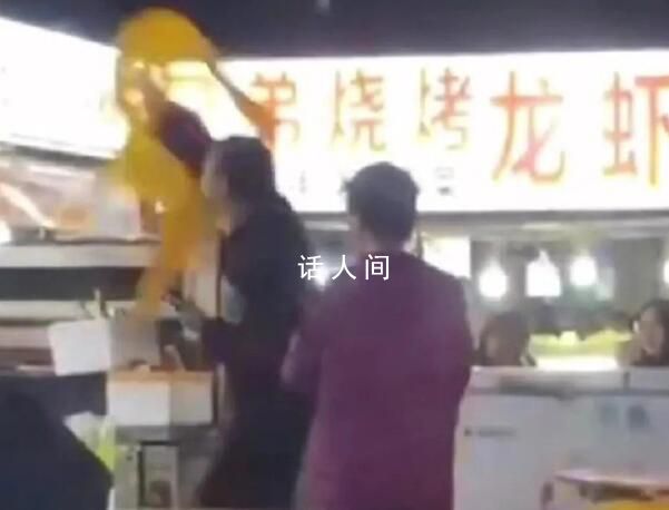 攤主中獎千萬后興奮掀桌?質疑聲來了