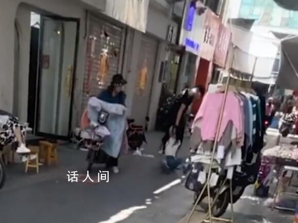 女子被男子當街薅頭發拖行毆打 目擊者稱兩人是男女朋友關系