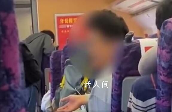 女子動車上提醒男子小聲打電話被罵 稱：我建議你毛病少一點