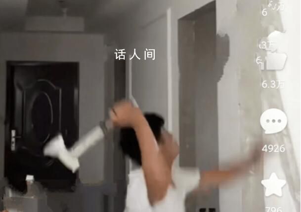 業(yè)主裝修不給錢 工人現(xiàn)場拆除