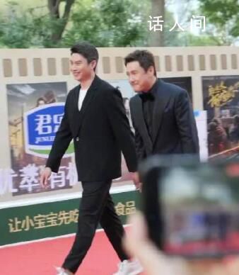 沈騰華表獎后臺花式打招呼 逗笑全場