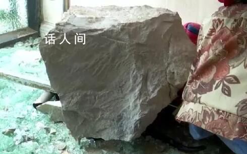 昆明一小區突遭“石頭雨”襲擊 小區樓房和多輛汽車受損