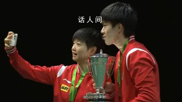 王楚欽把冠軍獎杯打開了 希望記憶深刻一點看全貌一點