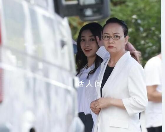 宋丹丹因身體原因暫離桃花塢 節(jié)目中宋丹丹頻繁吸氧