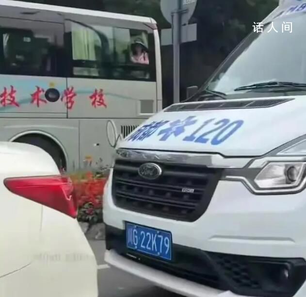 司機(jī)拒絕120讓路 被罰150元記3分