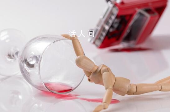 酒駕司機遭交警追緝 撞樹死亡