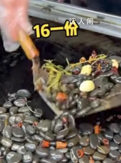 長沙夜市現(xiàn)爆炒鵝卵石 石頭竟然也是小吃