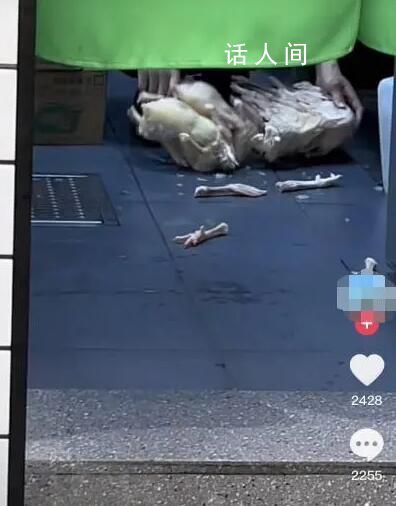 米線門店回應員工腳踩雞肉解凍 已對新員工作出懲罰