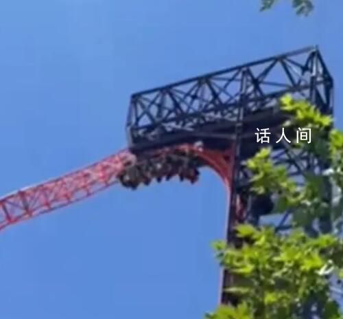 河北一過山車停電多名游客倒掛半空 太嚇人了