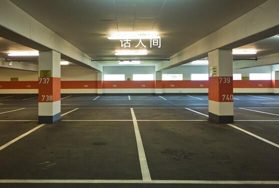 男子車位被占裝地樁包圍對(duì)方車輛 希望對(duì)方公開道歉