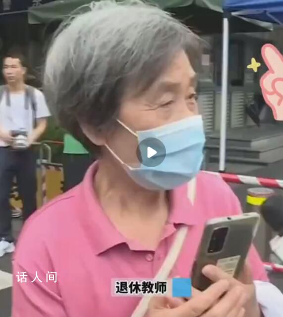 1978年第一屆高考生到現場加油 現在已經是一名退休教師