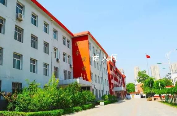 男子3年不上班工資從3千漲到7千 如此浪費資源到底誰該負責