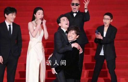 胡歌又抱吳磊了 畫面曝光后迅速引發(fā)熱議