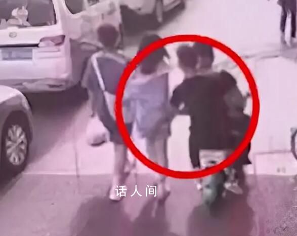 兩男子騎電動車拍女子屁股猥褻 引發了公眾的強烈譴責和關注