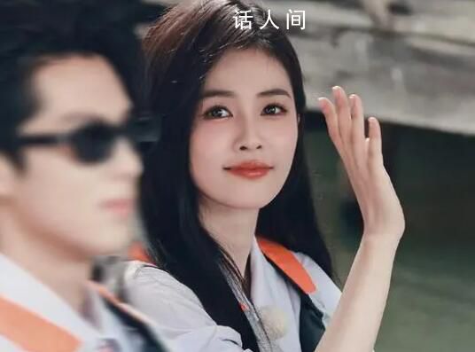 白鹿王鶴棣坐一起 粉絲：不得不說俊男美女好養眼啊