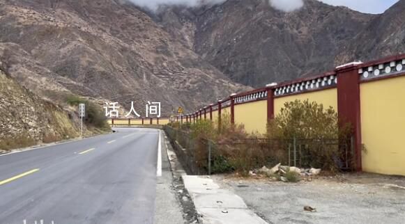 雪山景區國道旁修圍墻 付費才可賞景