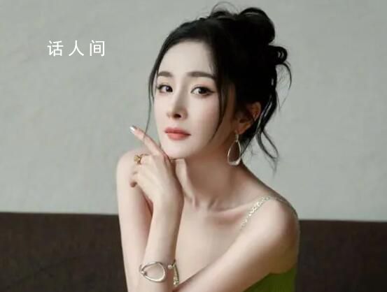 楊冪盤發造型夢回“晴川” 在網絡上引起熱議