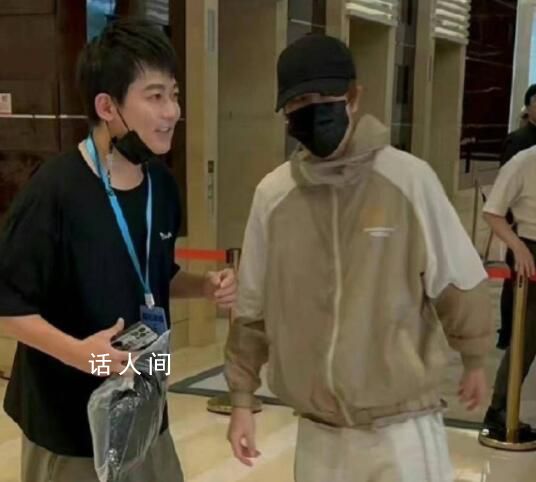 蘇醒見完梅西后安慰來遲的薛之謙 國內(nèi)娛樂圈究竟去了多少人呀