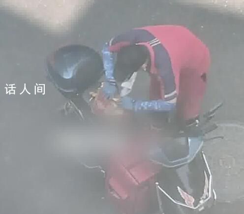 外賣員偷吃顧客雞腿被拍下 引起了人們的廣泛關(guān)注