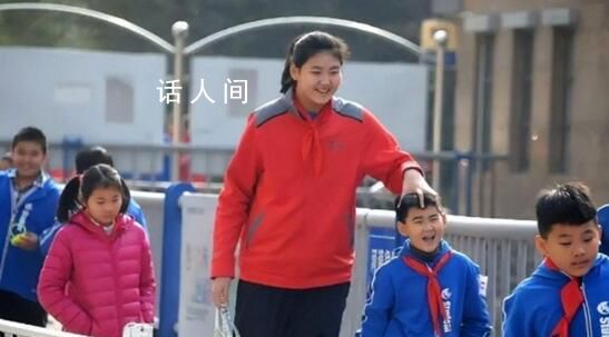 16歲女籃小將身高已達2米27 是目前世界上最高的女籃運動員之一