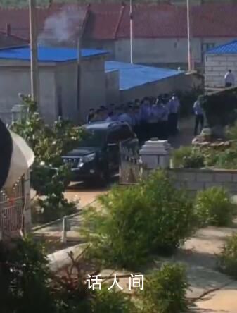 大連一家六口遇害 警方介入