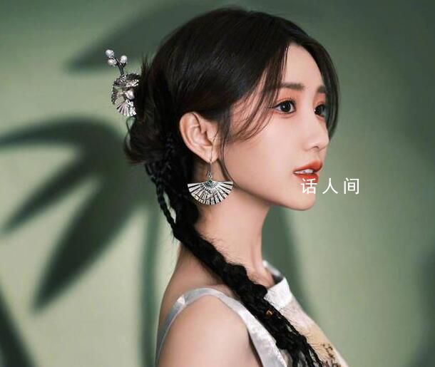 毛曉彤曬清冷寫真送端午祝福 仙氣十足