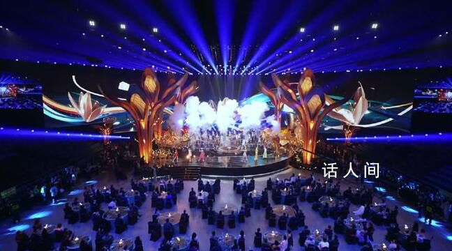 雷佳音誤踩趙麗穎裙子引熱議 現場看點多多