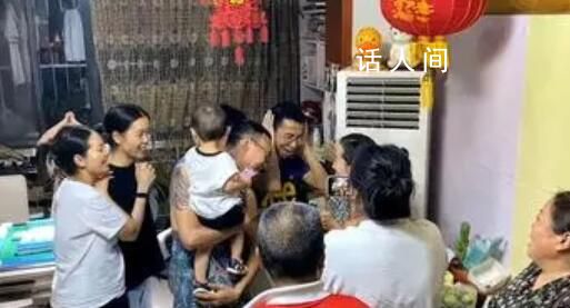 四川考生查分打麻將緩解緊張 全家人都激動地大喊