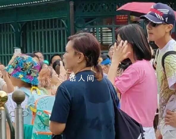 香港迪士尼偶遇吳尊一家 吳尊與家人游迪士尼