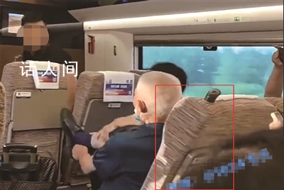 12306回應老人踹前排座椅 老人踢座椅肯定是不對