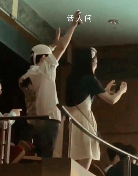 張杰謝娜觀看跳跳俏俏演出 一臉驕傲超幸福