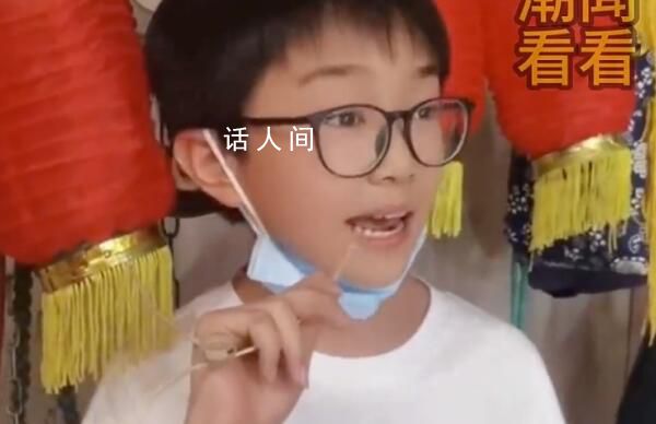 戲曲演員話筒故障男孩后臺(tái)驚艷救場(chǎng) 引來(lái)眾人的陣陣掌聲