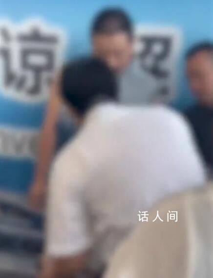 首都航空被曝登機(jī)口攔行李箱收費(fèi) 回應(yīng)：沒(méi)有惡意收費(fèi)按公司規(guī)定尺寸去量