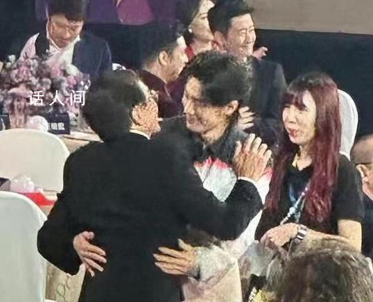 肖戰成龍擁抱 成為了當晚最為精彩的瞬間