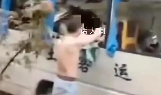 重慶一客運大巴被落石砸中 目前已造成6人遇難9人受傷