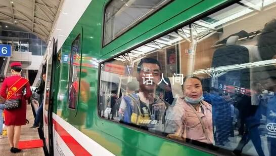 動車組駛上青藏線 在青藏鐵路西寧至格爾木段投入運營