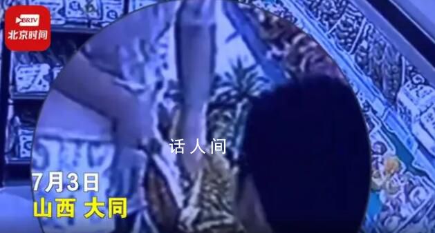 多人組團(tuán)偷吃榴蓮致超市損失近千元 目前已報(bào)警處理