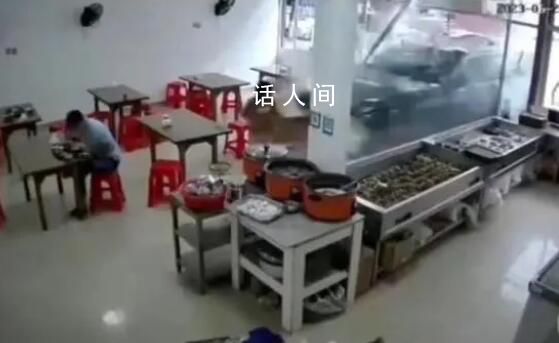 福建一理想汽車沖進餐廳撞飛2人 目前已對其采取相應措施