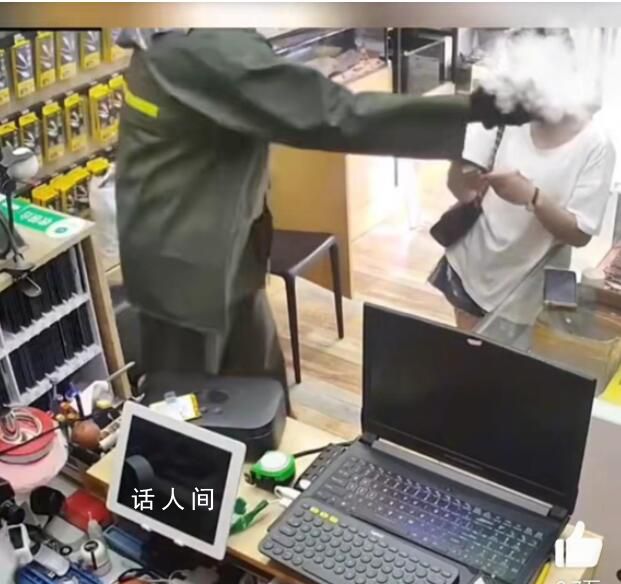 男子掌摑妻子因修手機(jī)要花70元 網(wǎng)友:希望警方能夠懲治這個(gè)家暴男