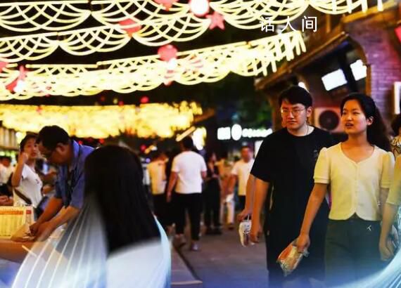 夏日經(jīng)濟(jì)火起來 水上娛樂冰上運(yùn)動(dòng)受到越來越多消費(fèi)者的歡迎