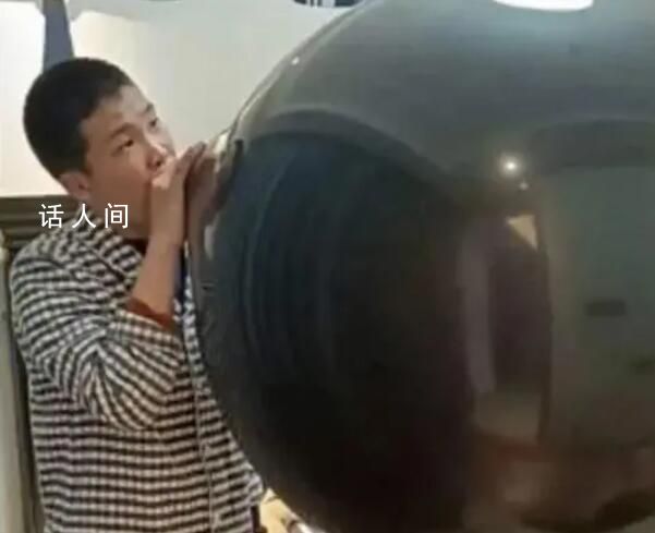 重度自閉癥男孩靠吹氣球成網紅 父親：不奢望他變得正常只希望他能扮演成一個普通人