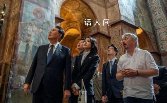 尹錫悅突訪烏克蘭,夫人搶風頭