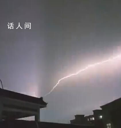 臺(tái)風(fēng)“泰利”逼近:廣東電閃雷鳴