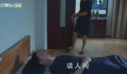 楊洋這么睡不累嗎 引發爭議